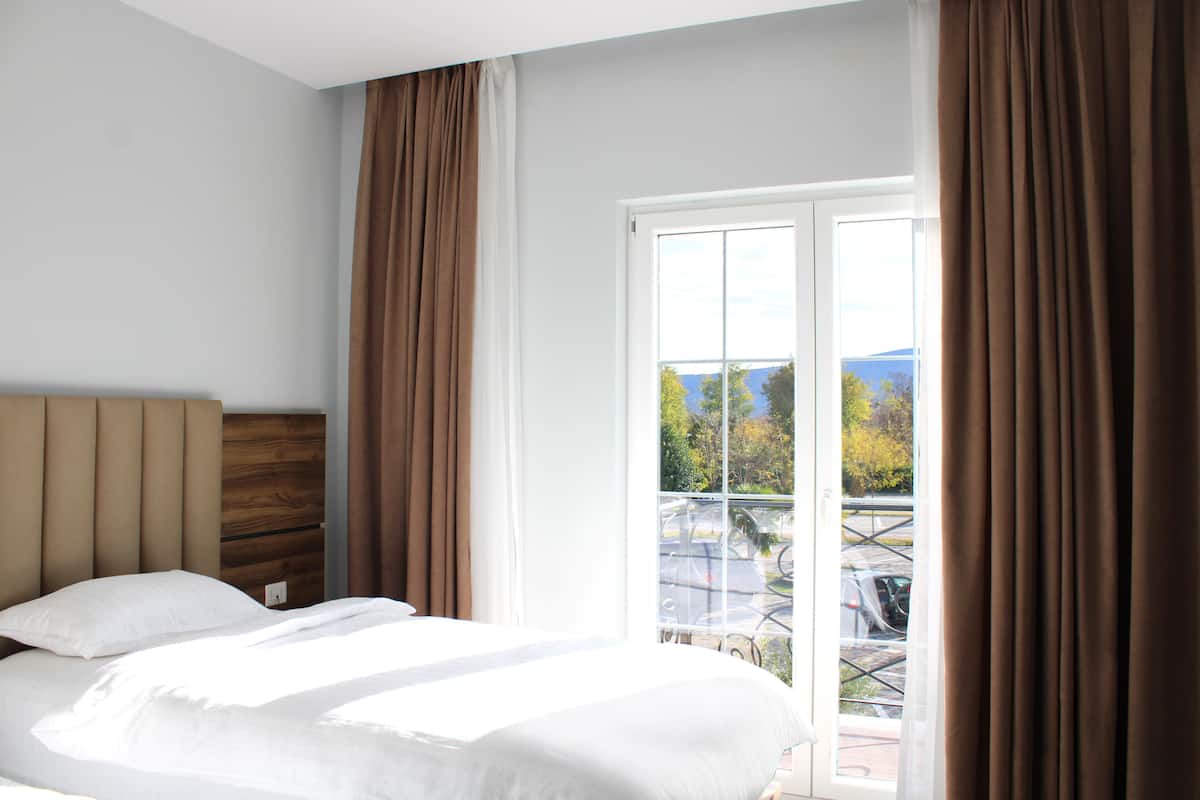 1 slaapkamer, luxe beddengoed, een bureau, gratis wifi