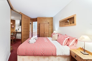 2 habitaciones, tabla de planchar con plancha y cuna de viaje 