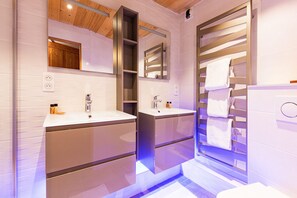 Shower, hair dryer, towels, soap - Apartment Choucas - fabulous apartment by Avoriazchalets (Avoriaz)