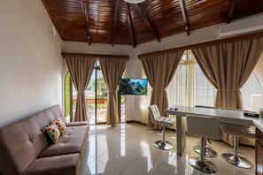 Interior - In the heart of the city (La Fortuna)