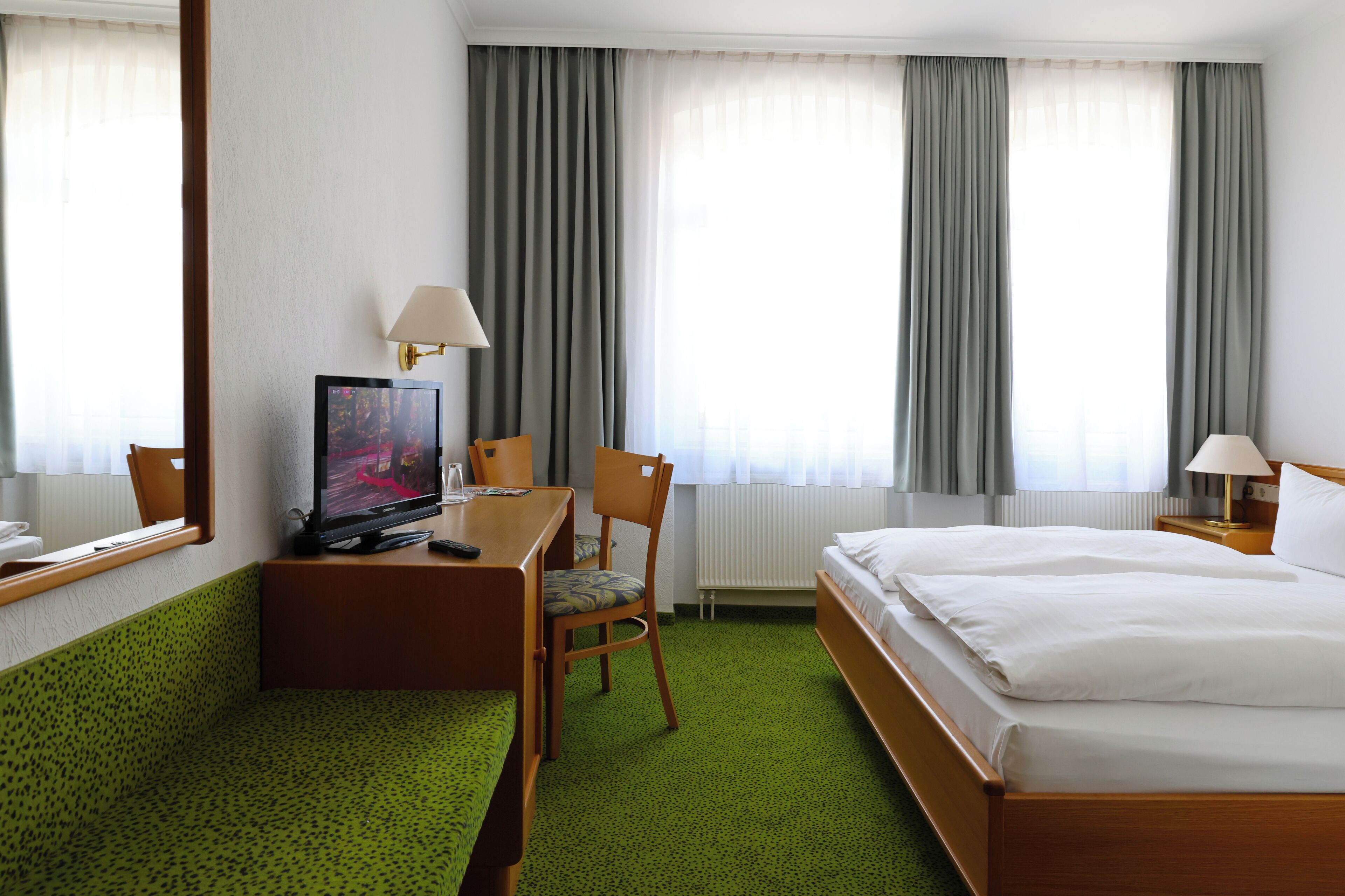 Kamar Double Ekonomi | Brankas, meja kerja, kedap suara, dan tempat tidur bayi (biaya tambahan)