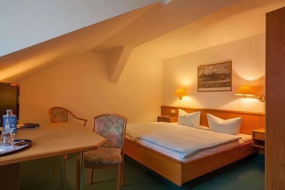 economy double room | in-room safe, desk, soundproofing, cots/infant beds