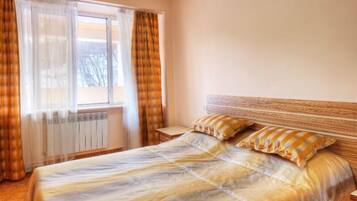 Junior Suite | 1 bedroom, premium bedding, desk, iron/ironing board