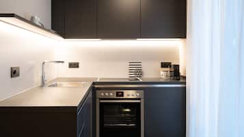 Refrigerador con freezer, horno, placa de cocina, lavavajillas