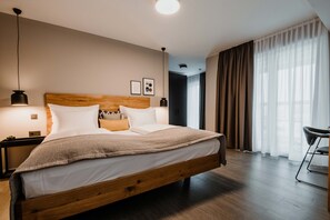 أغطية فراش متميزة وألحفة محشوة بالريش وأسرّة بإسفنج يتكيف مع شكل الجسم