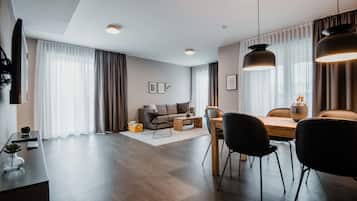 43-Zoll-Flachbildfernseher mit Kabelempfang, Fernseher, Bücher