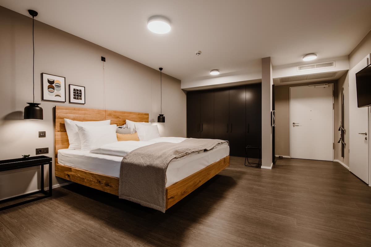 1 bedroom, premium bedding, down duvets, memory-foam beds