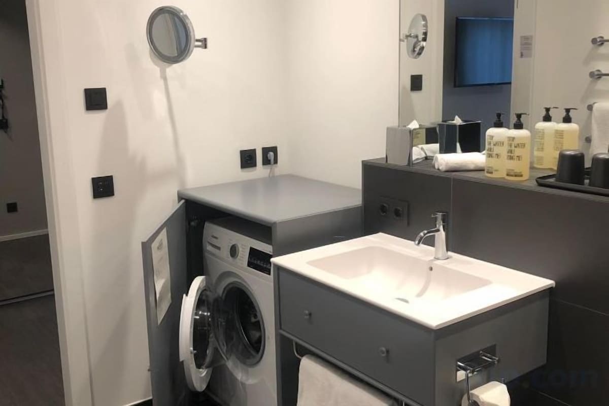 Bathroom | Free toiletries, hair dryer, towels, soap