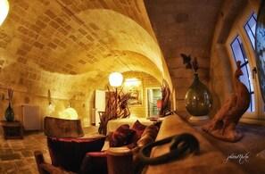 Comfort Apartment | Living area | Flat-screen TV - Domus Decclesiis (Gravina in Puglia)