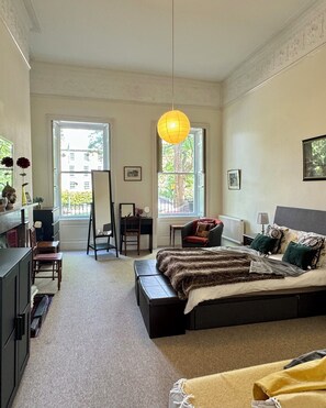 Familie appartement, 1 slaapkamer, keuken, op benedenverdieping | Individueel gedecoreerd, individueel gemeubileerd, een laptopwerkplek