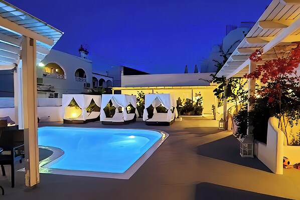 Outdoor pool, pool loungers
