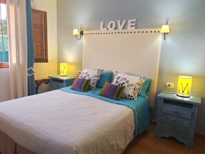 2 chambres, fer et planche à repasser, Wi-Fi, draps fournis