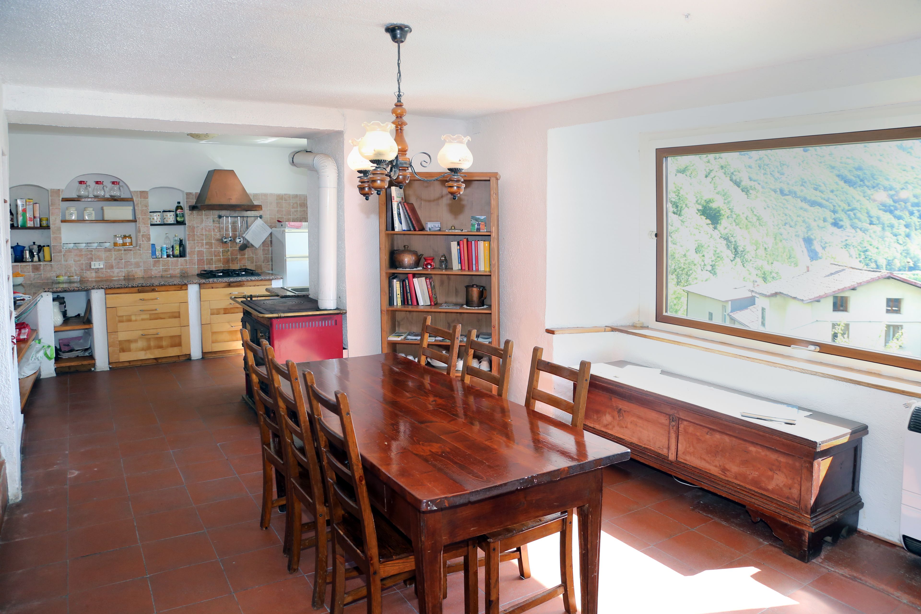 Petit déjeuner composé de spécialités régionales (7 EUR par personne)