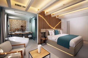 King suite with sea view in Historical building | Seprai premium, isi minibar gratis, brankas, dan meja kerja