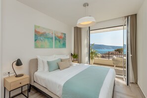 Premium bedding, free minibar items, in-room safe, desk - Lazure Hotel and Marina (Herceg Novi)
