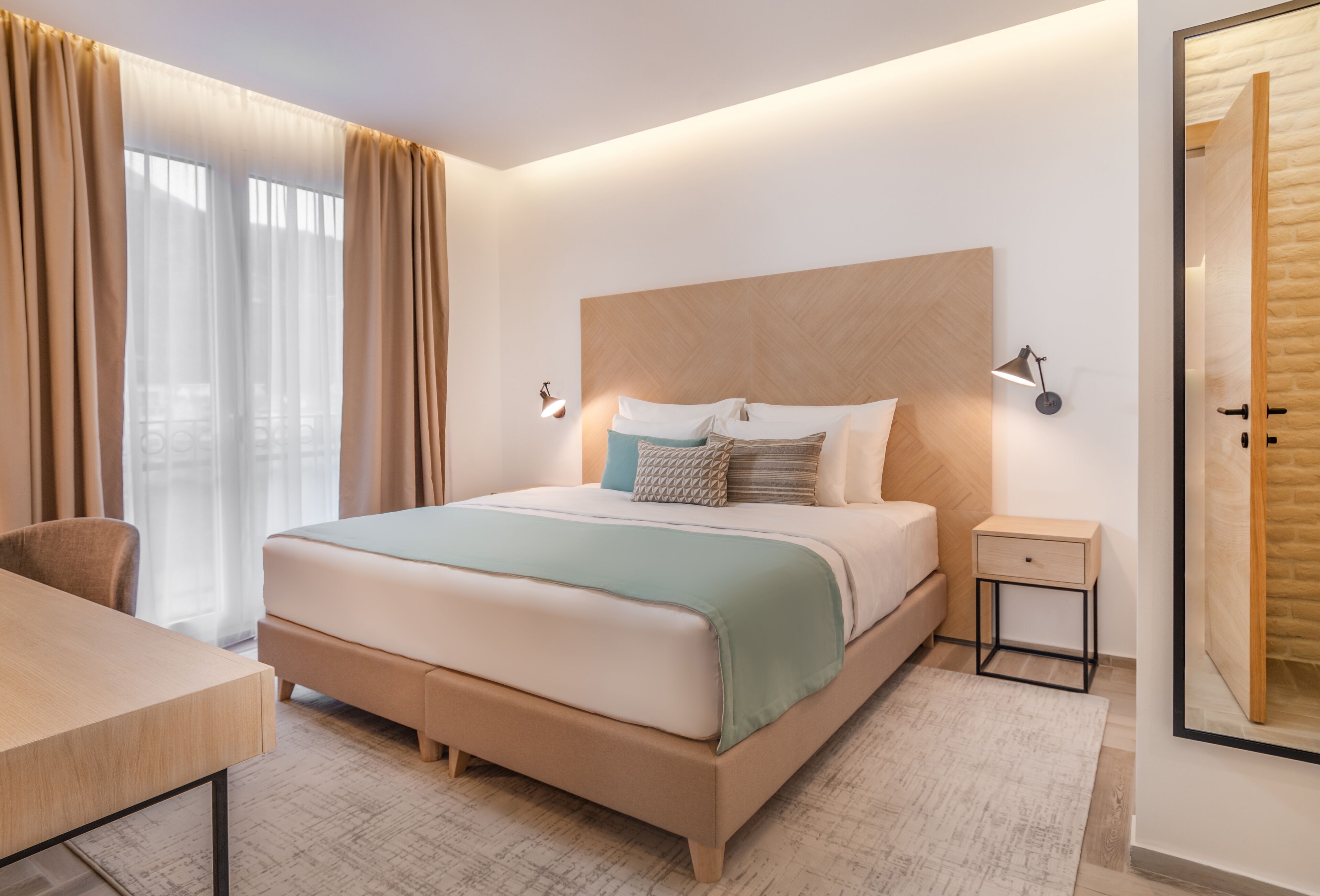 Ropa de cama de alta calidad y minibar (con algunos artículos gratuitos)