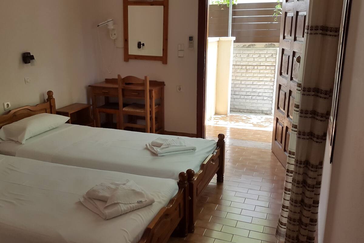 In-room safe, soundproofing, free WiFi