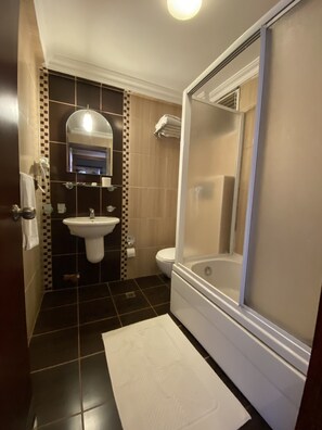 Hair dryer, towels - Hotel Monopol (Istanbul)