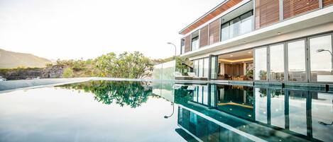 Grand Villa, 5 Bedrooms, Ocean View | Minibar, in-room safe, desk, soundproofing