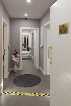 Hallway - Vip Rooms (Split)