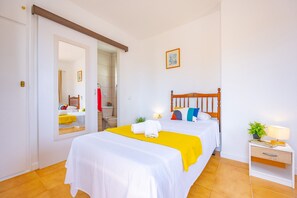 3 chambres, fer et planche à repasser, Wi-Fi gratuit, draps fournis