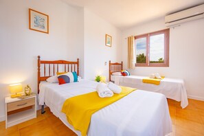 3 bedrooms, iron/ironing board, free WiFi, bed sheets