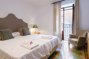 5 chambres, fer et planche à repasser, Wi-Fi gratuit, draps fournis