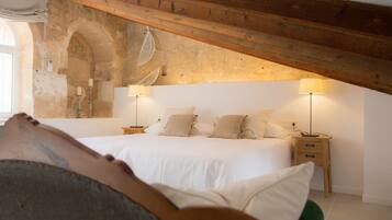 5 bedrooms, iron/ironing board, free WiFi, bed sheets