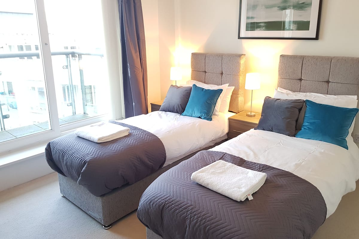 Premium Apartment, 2 Bedrooms, River View, Executive Level | 2 bedrooms, premium bedding, desk, iron/ironing board