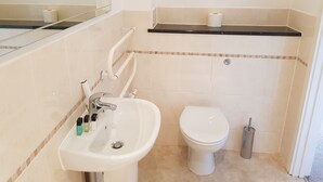 Appartement Exécutif, 2 chambres, cuisine | Salle de bain