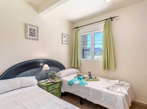 2 chambres, fer et planche à repasser, Wi-Fi gratuit, draps fournis