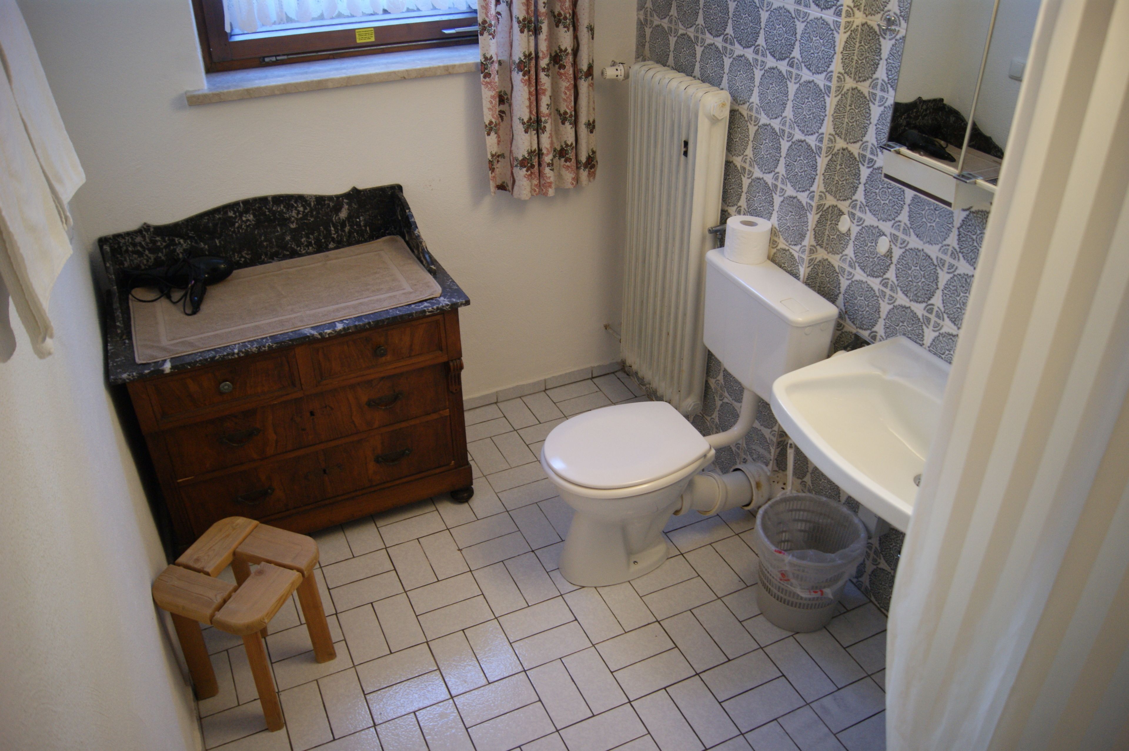 Basic Double Room (Basement) | Bathroom | Hair dryer, towels, shampoo, toilet paper