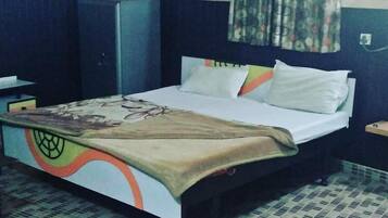 Economy Double Room, 1 Double Bed | Premium bedding, desk, free WiFi