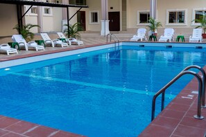 Outdoor pool - Sefcon Suites and Apartment (Abuja)