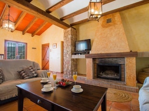 TV - Villa Bou - PlusHolidays (Calpe)