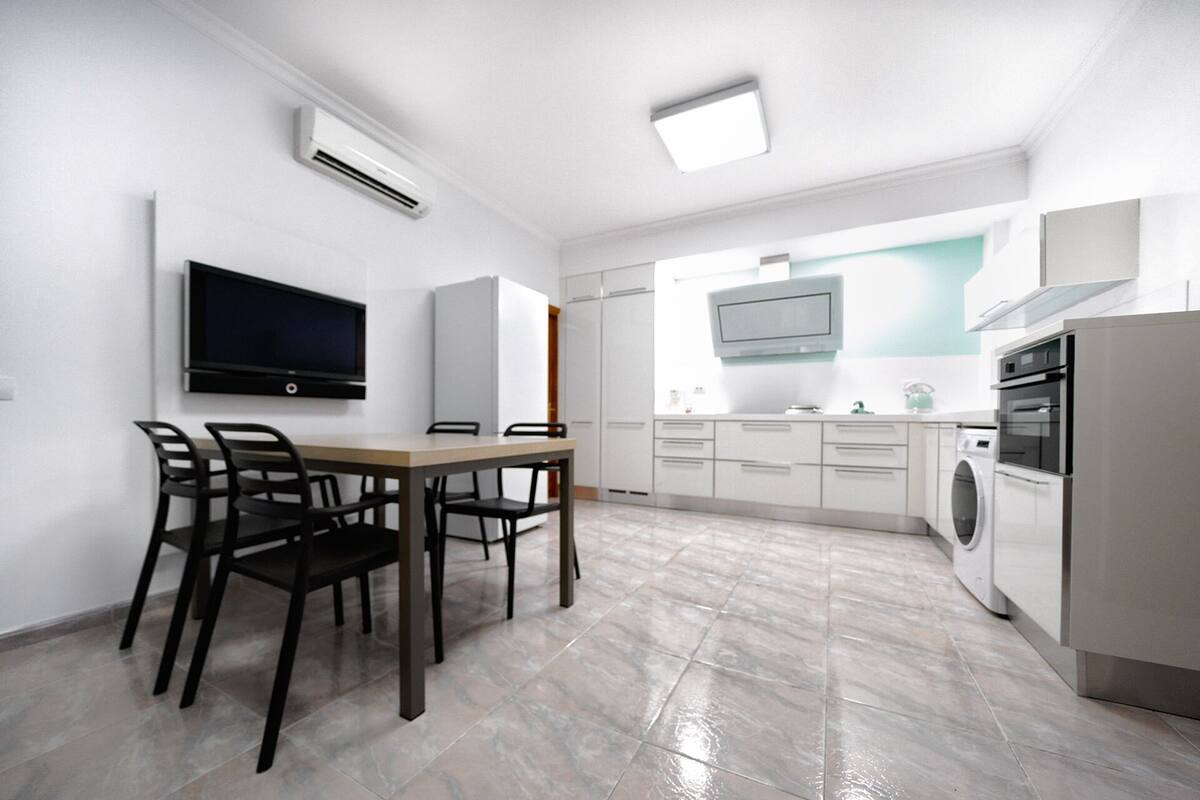 Departamento, baño privado, vista a la ciudad | Cocina privada