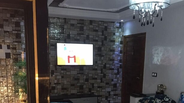 Apartamento econômico, 2 quartos | Área de estar | TV LCD 42 polegadas com canais via satélite, TV