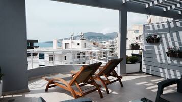 Suite, terraza, vistas al mar | Vistas desde la habitación