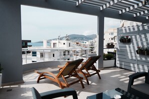 Suite superior, Terraza, vista al mar | Vista desde la habitación
