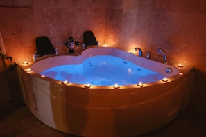 Deluxe Cave Suites | Bathroom | Hair dryer, slippers, bidet, towels