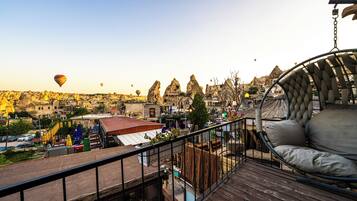 King Cave Suite | Balcony
