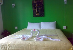 In-room safe, blackout curtains, free WiFi - Moon House at Clock Tower (Chiang Rai)