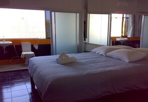 In-room safe, blackout curtains, free WiFi - Moon House at Clock Tower (Chiang Rai)