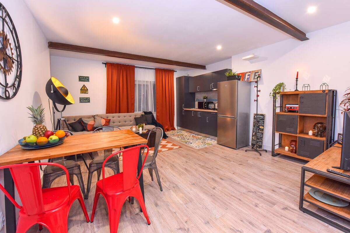 Appartement Confort, 2 chambres, vue sur la cour intérieure | Aire de séjour | Téléviseur à DEL