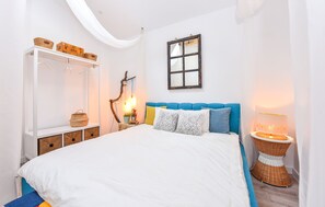 Attico Exclusive, 2 camere da letto, terrazzo, vista fiume | 1 camera, biancheria da letto di alta qualità, una scrivania