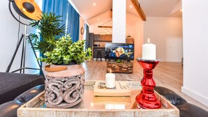Exclusive Penthouse, 2 Bedrooms, Terrace, River View | Living room