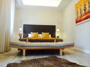 Suite | Een minibar, een bureau, geluiddichte muren, babybedden