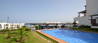 コンプレックス ベラ ビスタ カボ ネグロ