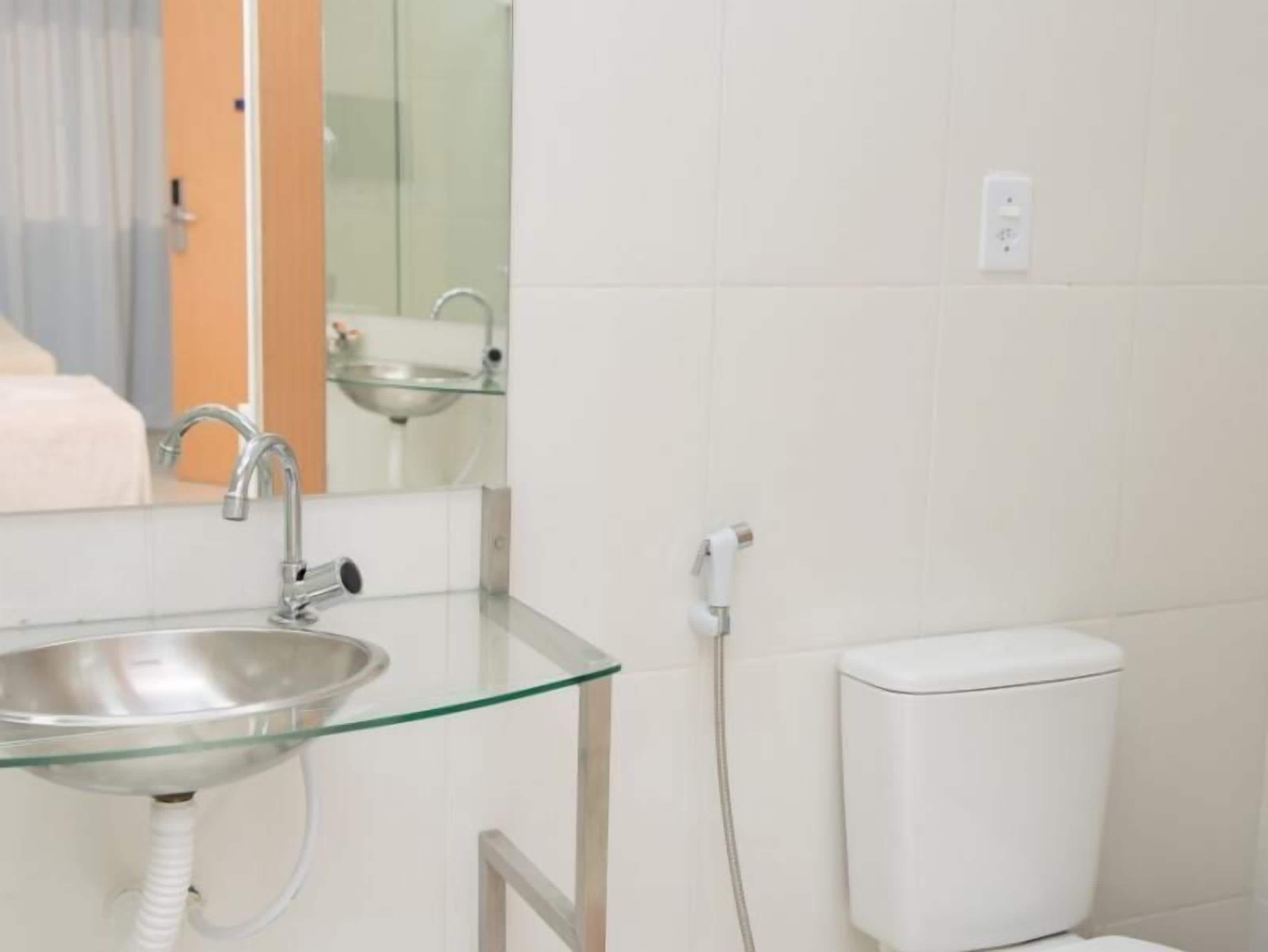 shower, free toiletries, hair dryer