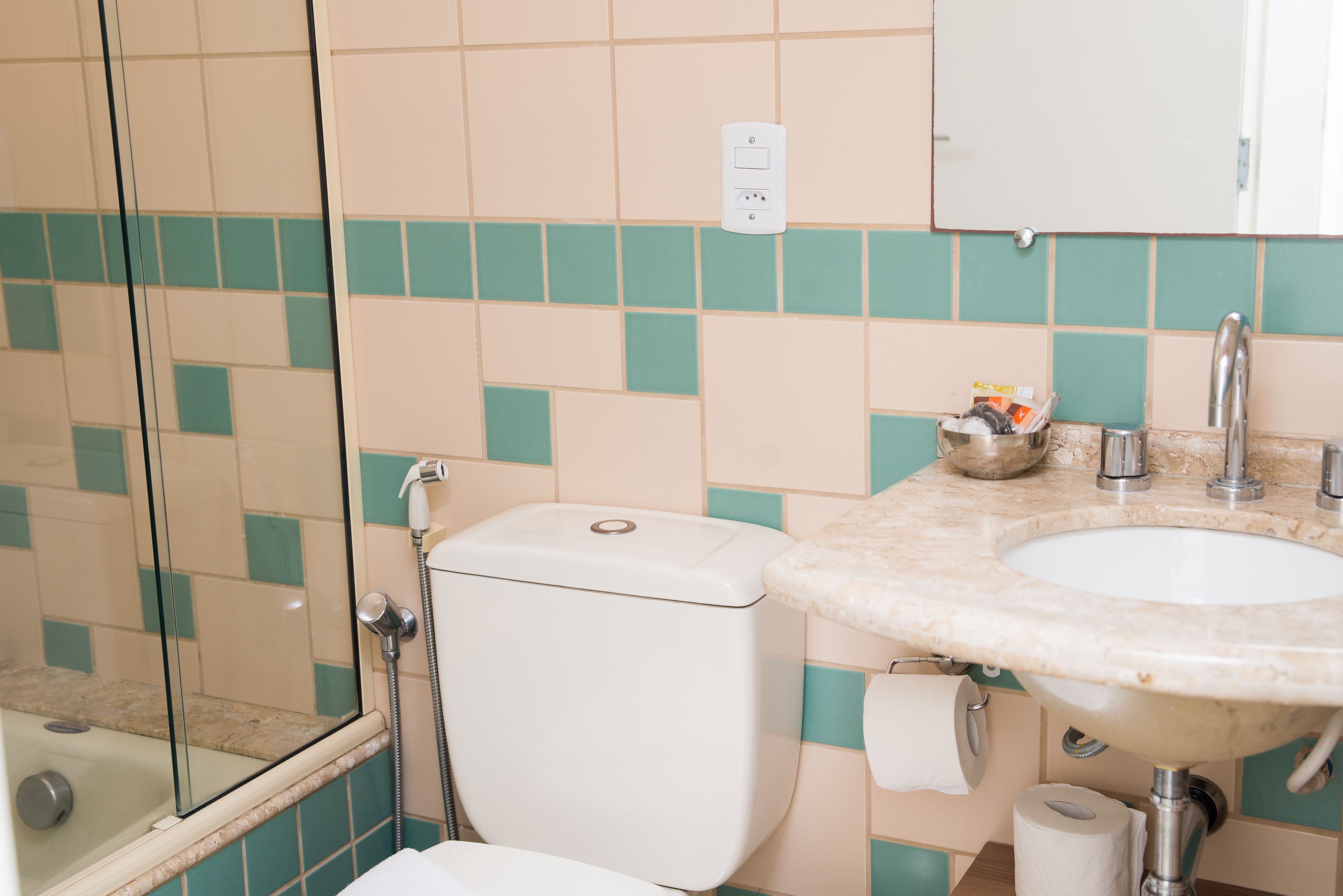 shower, free toiletries, hair dryer